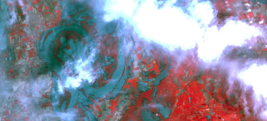 Mississippi_River_levee_breach_NASA_full